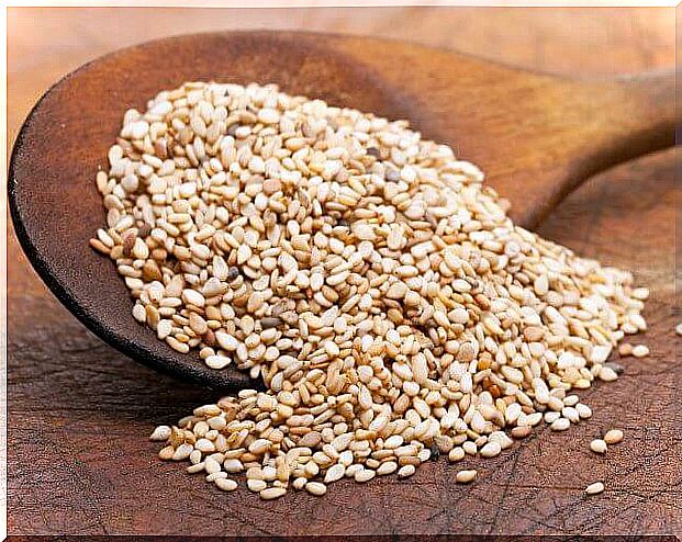 Sesame seeds to whiten teeth