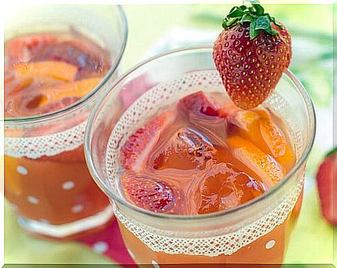 Strawberry juice for breakfast can help you reduce tummy