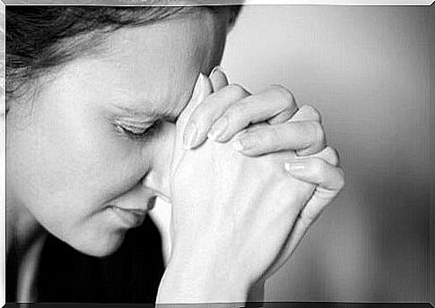 Anxious woman can grind her teeth