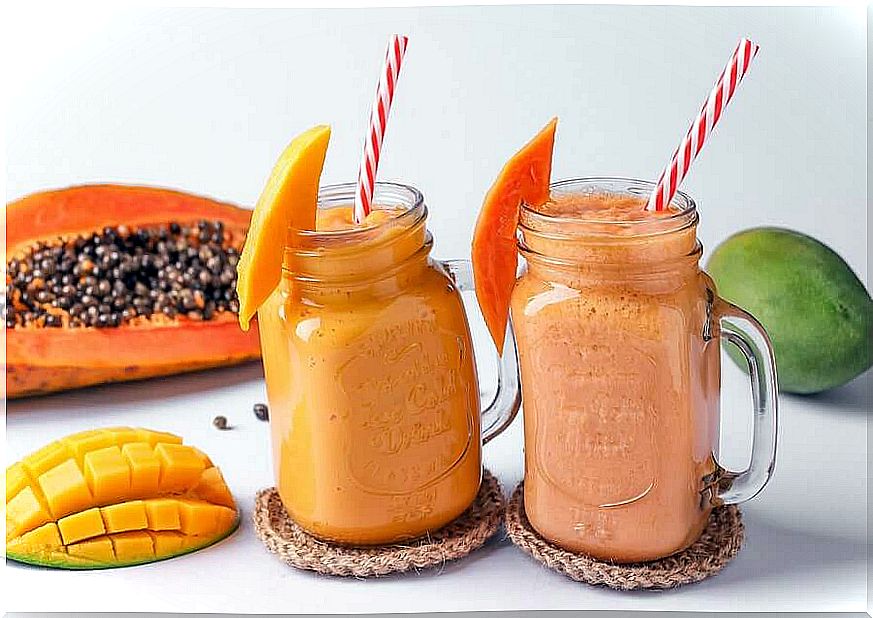 Papaya and banana shake, a classic