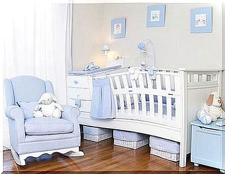 For your baby to sleep better, leave him alone in his room