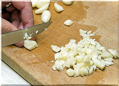 Garlic to reduce abdominal fat