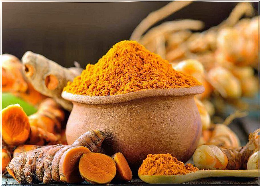 Turmeric to relieve sore throat