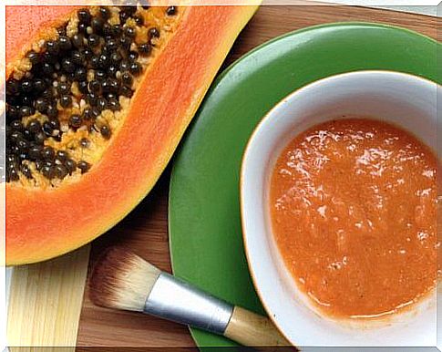 Cream of papaya, oats and avocado oil to reduce fine lines