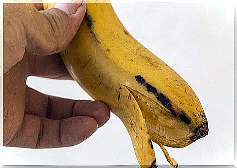 How to Whiten Teeth with Banana Peel