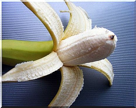 banana peel to whiten teeth