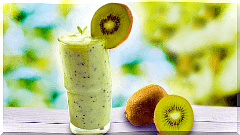 Powerful melon and kiwi juice for slimming