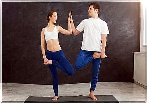 Yoga for couples: a way to strengthen your relationship